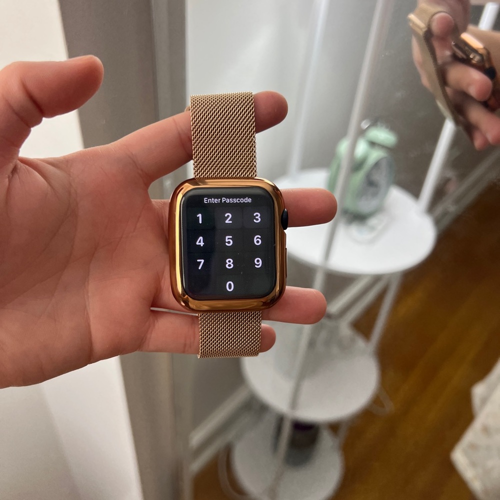 Apple Watch Silicon Case and Apple Watch Stainless Steel Loop Band